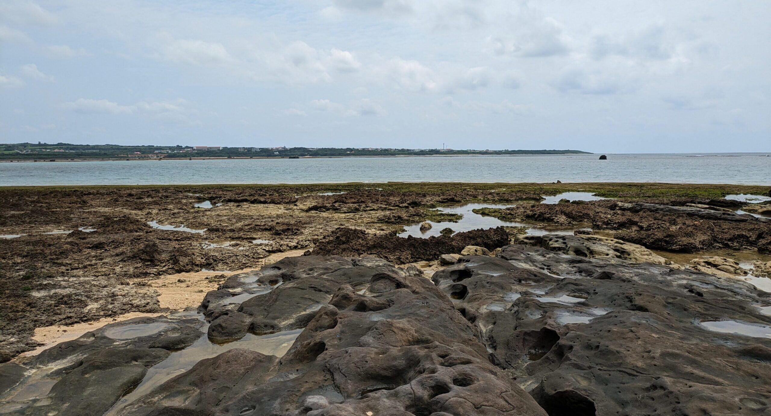 2025年の夏に、球海溝の海底に大噴火とそれによる大津波で、沖縄、九州、四国、 本州の太平洋側で50ｍ級の大津波の恐れが！？ （『岩戸開き13号』記事、梨岡京美さんの緊急提言より）